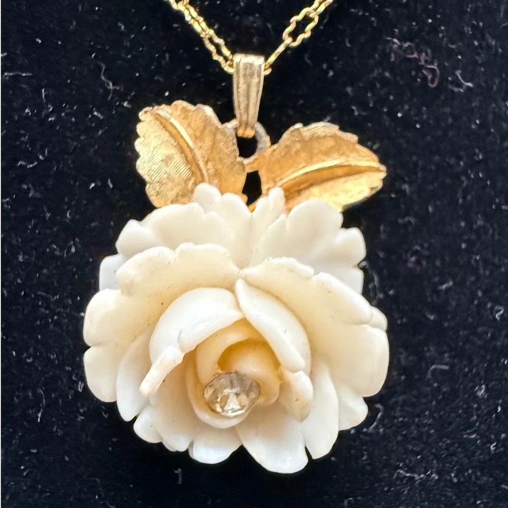 Vintage Monet Gold Tone Cream Rose Rhinestone Pendant Necklace Floral Jewelry